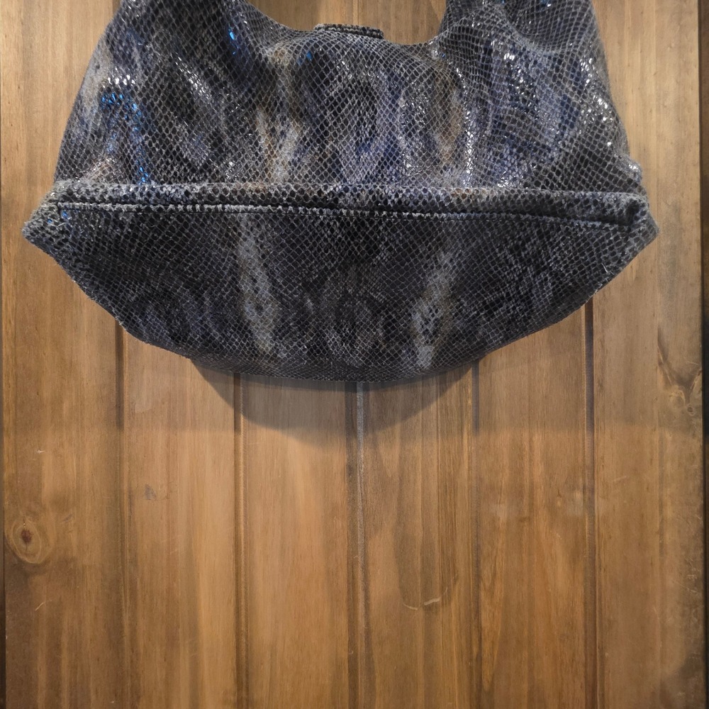 Dooney & Bourke Hobo‎ Bag Womens Large Grey Snakeskin Embossed Leather Good - Picture 6 of 8